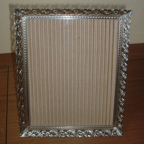 Vtg Ornate Filigree Metal Brass Picture Frame Gold Hollywood Regency 8x10 Easel - Picture 2 of 6